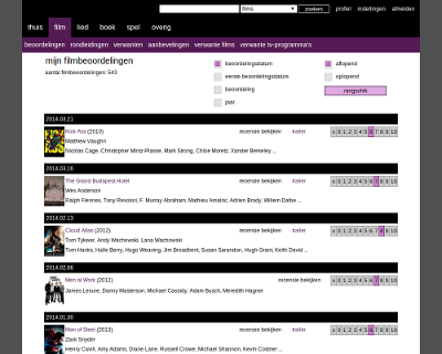 Ontwerp 2: schermafdruk van een oude beoordelingenpagina. De pagina zit in het center boven een grijs achtergrond en bestaat uit een witte achtergrond met zwarte, grijze, en paarse elementen. Er zijn twee navigatiebalken boven.